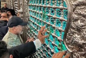 לקאליבאף היה הכבוד לבקר במקדש שני האימאמים ג'וואד בסוף היום הראשון לביקורו בעיראק.