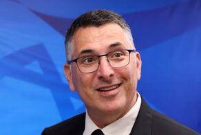 שר החוץ הישראלי מאיים על בריטניה; המתיחות גוברת