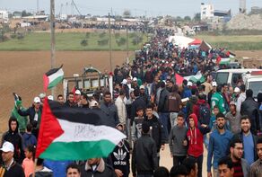 تمسك فلسطيني بالأرض.. تواصل مسيرات العودة بغزة في جمعة \
