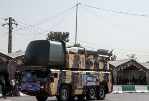 ايران توجّه رسائل دفاعية في يوم الدفاع المقدس