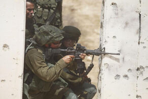 استشهاد ثلاثة فلسطينيين برصاص الاحتلال حاولوا عبور الحدود من غزة