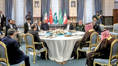 What Did Iranian and Foreign Voices Say About Tehran Meeting?