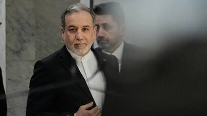 پاسخ  تندعراقچی به اتهام زنی‌های نخست وزیر انگلیس