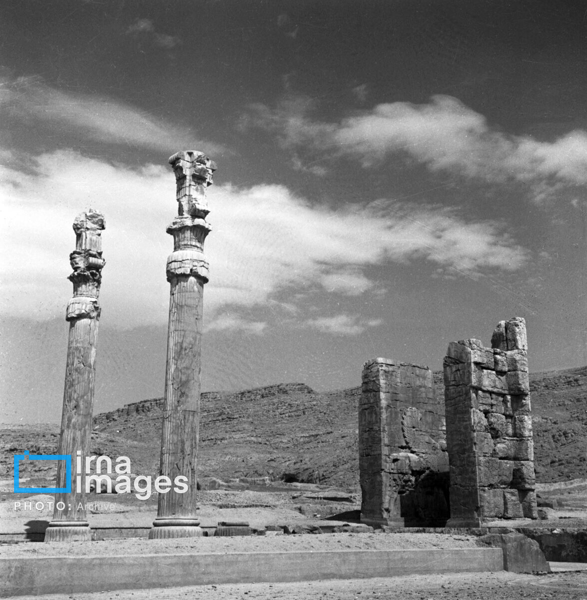 تخت جمشید در دهه 1340 (3)