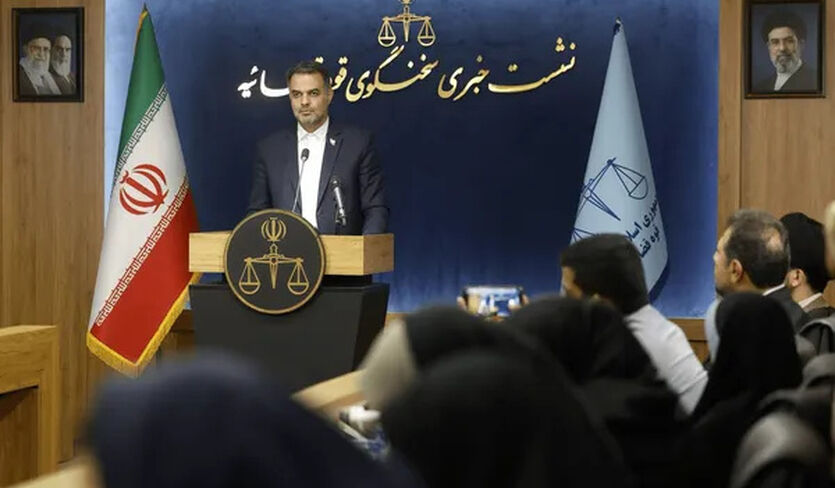 مصونیت نمایندگان شامل جرایم خارج از وظایف نمایندگی نمی‌شود ؛ چرا با توهین به رئیس‌جمهور برخورد نمی‌شود؟