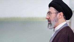قائد الثورة: مختلف شرائح المجتمع تصرّ على التمسک بمضیق هرمز