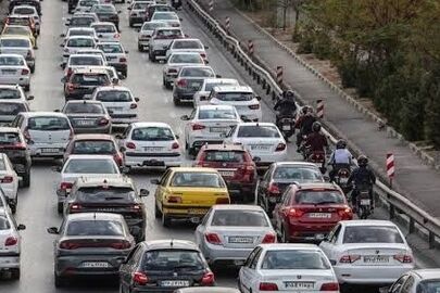 ترافیک نیمه‌سنگین در آزادراه‌های منتهی به تهران؛ هشدار پلیس درباره لغزندگی جاده‌ها

