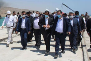 وزير الصناعة الايراني يتفقد ميناء منطقة 