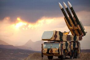 ايران تختبر بنجاح منظومتي دفاع جوي محليتي الصنع (صور)