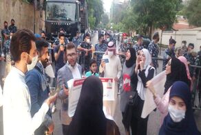 وقفة احتجاجيّة امام السفارة الفرنسيّة ببيروت تنديدا بالاساءة الفرنسية للرسول محمد (ص)