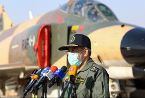 Army Air Force Starts Wargames in Central Iran