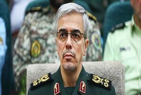 رئيس الأركان الايرانية يشيد بجهود الكادر الصحي في مكافحة كورونا