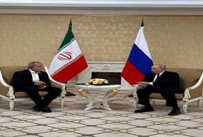 Pezeshkian meets Putin in Turkmenistan