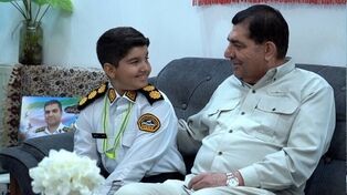 دیدار محمد مخبر با خانواده شهید شاهین شرفشاهی