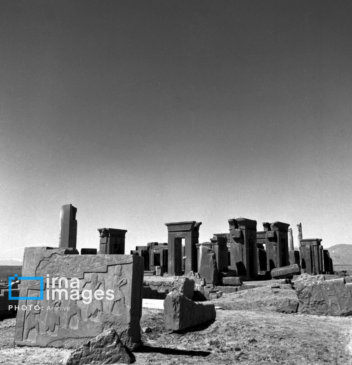 تخت جمشید در دهه 1340 (5)