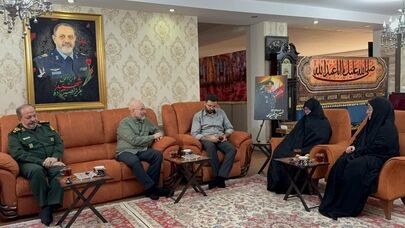 دیدار قالیباف با خانواده شهیدان خادمی و نصیرزاده و تجلیل از فرماندهان شهید