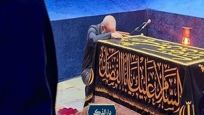 Pres. Pezeshkian pays tribute at tomb of martyred Leader