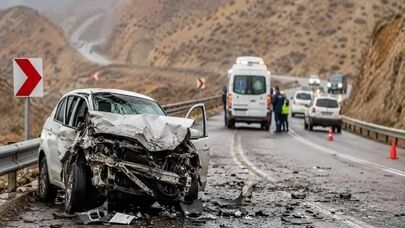 وزیر بهداشت: سالانه ۲۰ هزار ایرانی در تصادفات جان می‌بازند