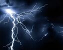 صاعقه در هرمزگان ۶۰ نخل را سوزاند؛ آتش‌سوزی دو تریلی در جاده بندرعباس