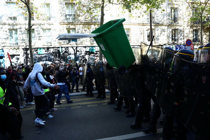2026-10-06T125849Z_815277688_RC2OXNATOSQC_RTRMADP_3_FRANCE-PROTEST-1791294304