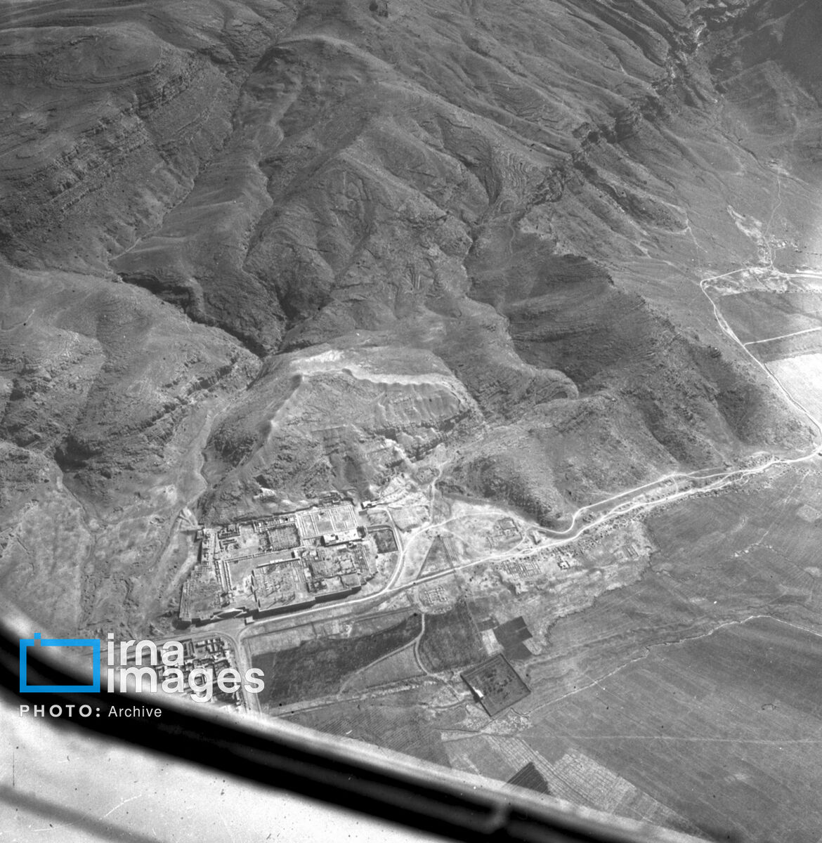 تخت جمشید در دهه 1340 (10)