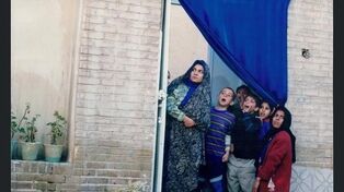پخش یک فیلم خانوادگی دهه هفتاد در تلویزیون